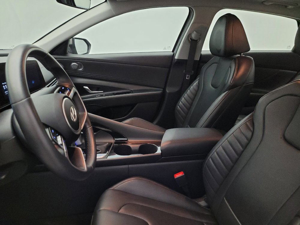 Used 2025 Hyundai Elantra Limited FWD image 17