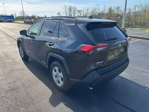 Used 2021 Toyota RAV4 XLE w/ Convenience Package image 5