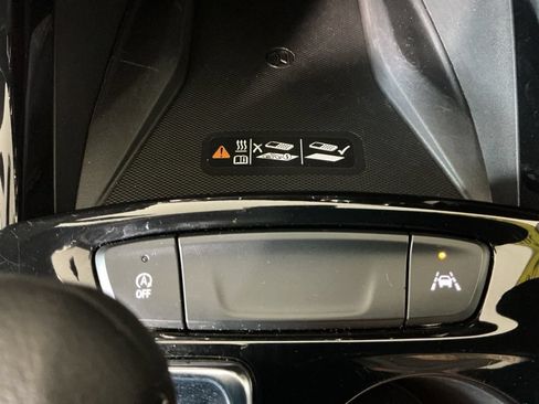 Used 2024 Chevrolet Trax RS w/ Sunroof Package FWD image 24