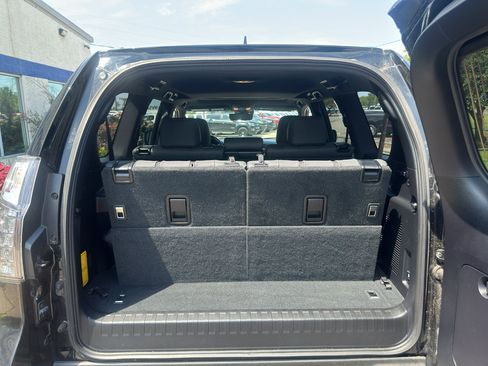 Used 2021 Lexus GX 460 Premium w/ Premium Package AWD/4WD image 16