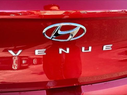 Used 2023 Hyundai Venue Limited image 23