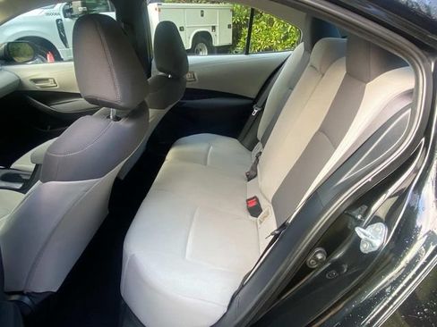 Used 2022 Toyota Corolla LE FWD image 9