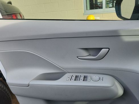 Used 2025 Hyundai Kona SEL image 12