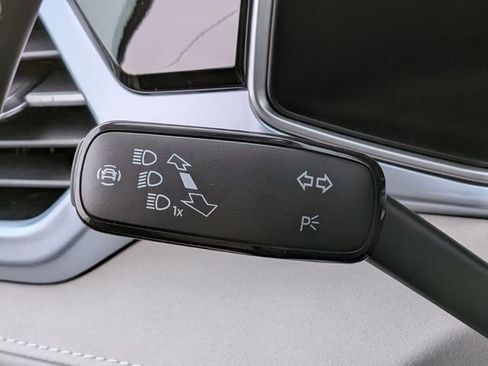 New 2026 Volkswagen Taos SE image 23