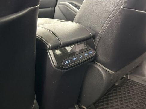 Used 2020 Toyota Highlander XLE AWD/4WD image 25