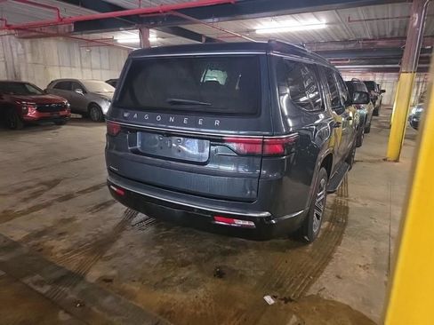 Used 2023 Jeep Wagoneer 4WD w/ Premium Group I image 2