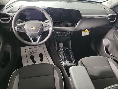 New 2026 Chevrolet TrailBlazer LT w/ Convenience Package image 2