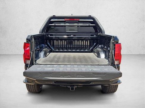Used 2023 Chevrolet Colorado LT w/ LT Convenience Package II AWD/4WD image 10