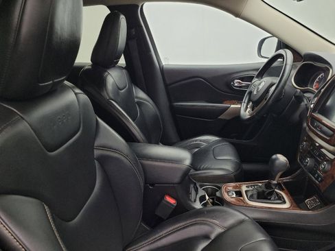 Used 2018 Jeep Cherokee Limited FWD image 21