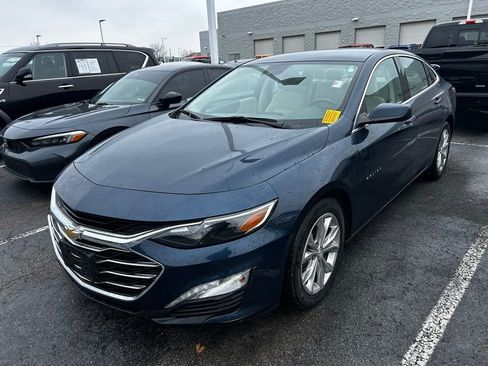 Used 2020 Chevrolet Malibu LT w/ Leather Package image 2