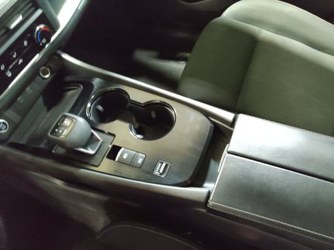 Used 2023 Nissan Rogue S FWD image 26