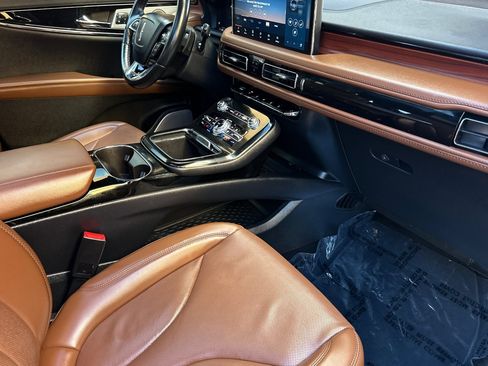 Used 2023 Lincoln Nautilus Reserve w/ Equipment Group 202A image 15