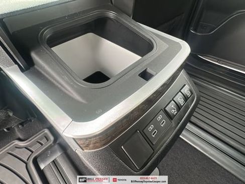 Used 2025 Toyota Sienna Platinum image 21