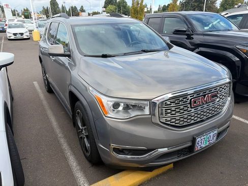 Used 2019 GMC Acadia Denali w/ Technology Package AWD/4WD image 9