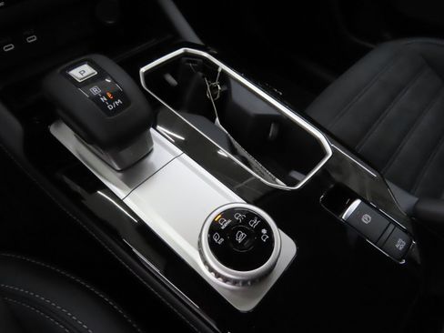 New 2025 Mitsubishi Outlander SE image 15