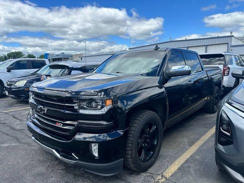 Used 2017 Chevrolet Silverado 1500 LTZ Z71 w/ Realtree Edition AWD/4WD image 3
