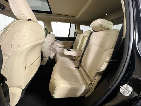 Used 2022 Jeep Grand Cherokee Limited w/ Luxury Tech Group II image 25