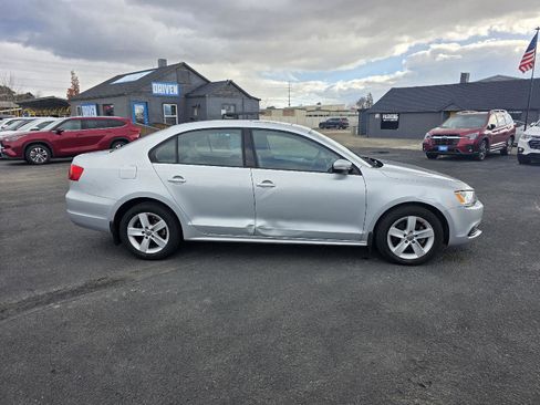 Used 2012 Volkswagen Jetta TDI image 4