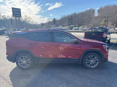 Used 2022 GMC Terrain SLT w/ LPO, Floor Liner Package image 2