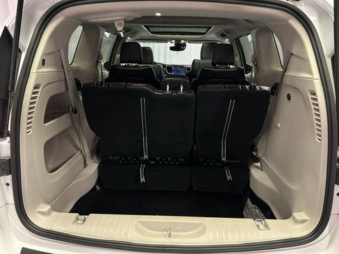 Used 2023 Chrysler Pacifica Limited FWD image 25