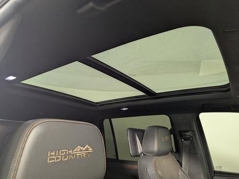 Used 2021 Chevrolet Suburban High Country image 24