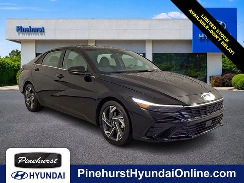 Certified 2025 Hyundai Elantra SEL FWD image 1