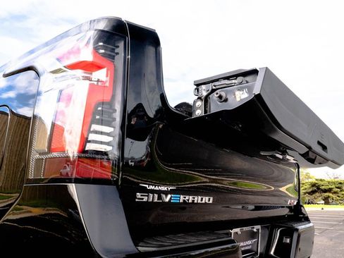 Used 2025 Chevrolet Silverado EV RST AWD/4WD image 34