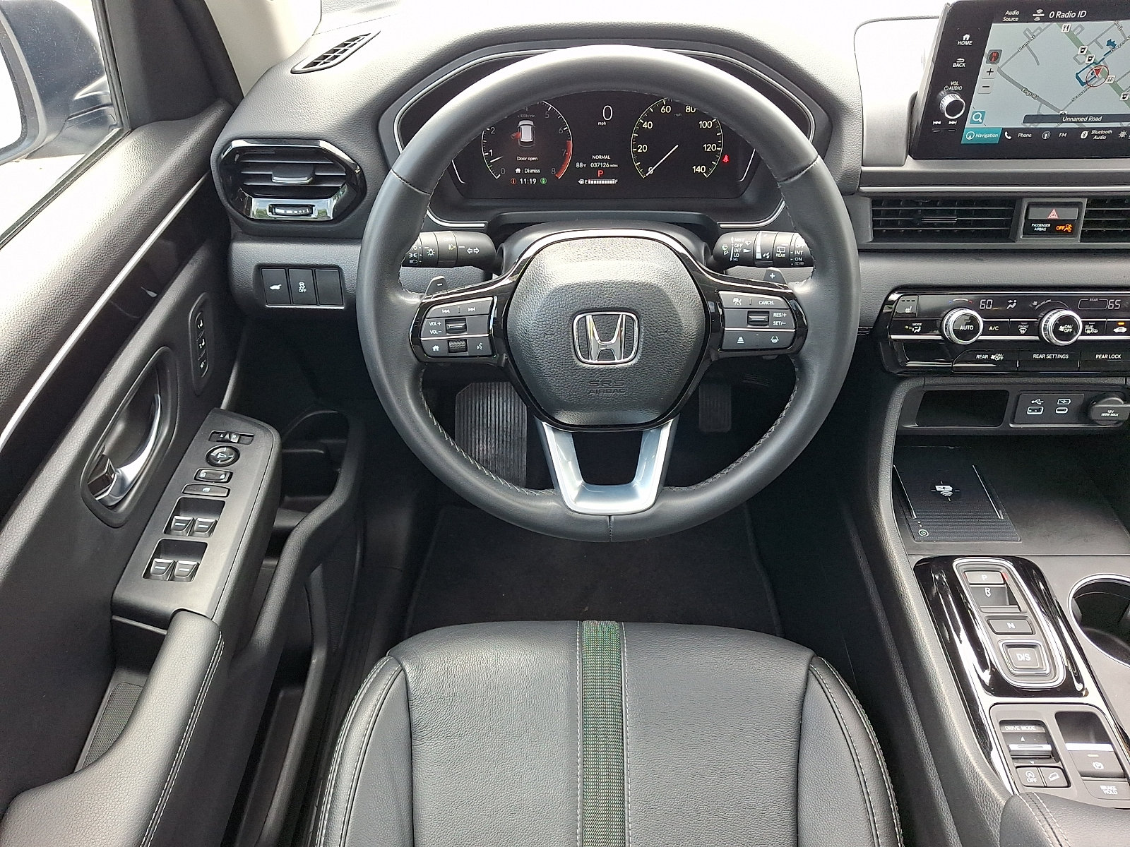 Used 2024 Honda Pilot Touring image 11