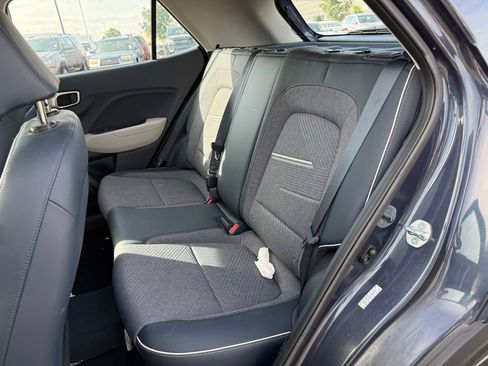 Certified 2023 Hyundai Venue Limited FWD image 10