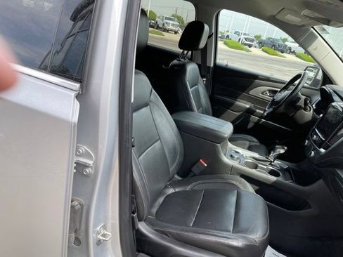 Used 2021 Chevrolet Traverse LT w/ LT Premium Package AWD/4WD image 16