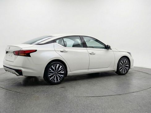 Used 2025 Nissan Altima 2.5 SV FWD image 9