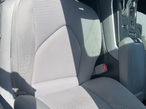 Used 2022 Toyota Highlander LE image 23