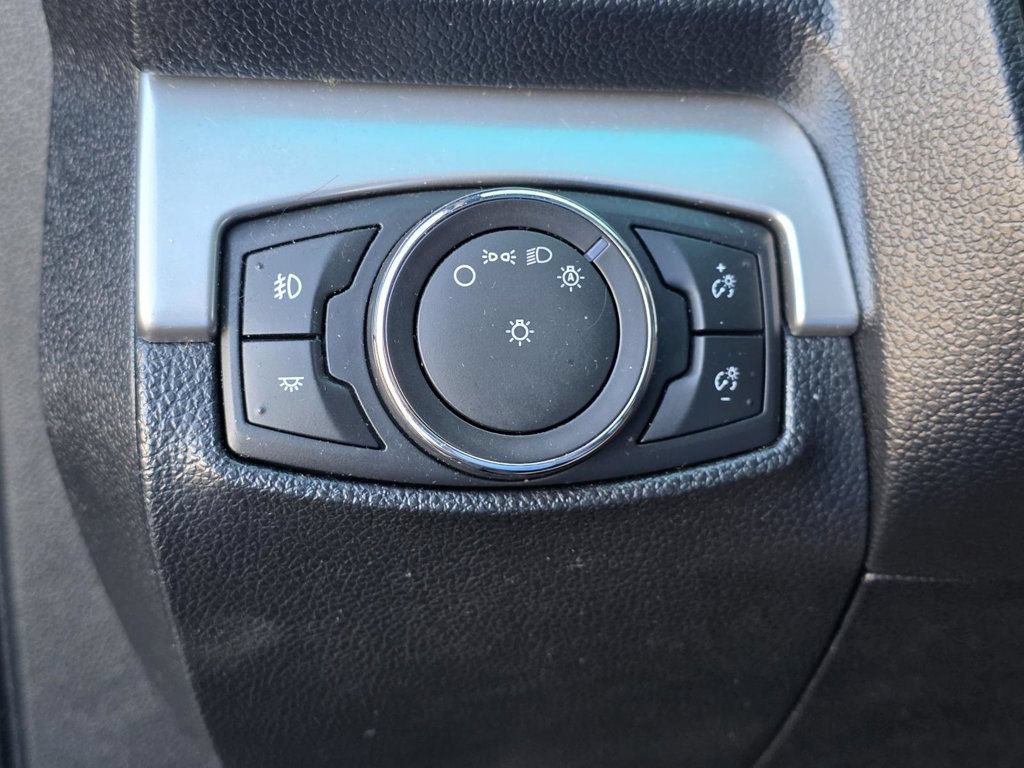 Used 2016 Ford Explorer XLT w/ Equipment Group 202A AWD/4WD image 24