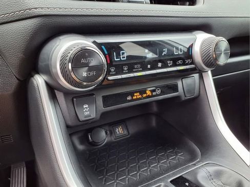 Used 2024 Toyota RAV4 XLE AWD/4WD image 18