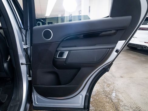 Used 2018 Land Rover Discovery SE image 21