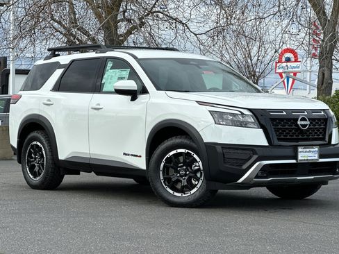 New 2025 Nissan Pathfinder Rock Creek image 2