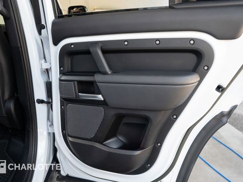 Used 2023 Land Rover Defender 110 V8 image 34