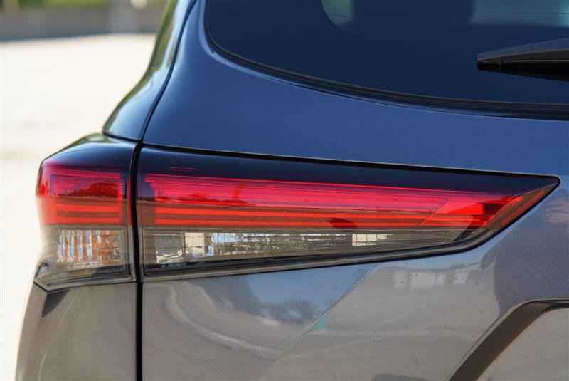 Used 2020 Toyota Highlander XLE AWD/4WD image 35