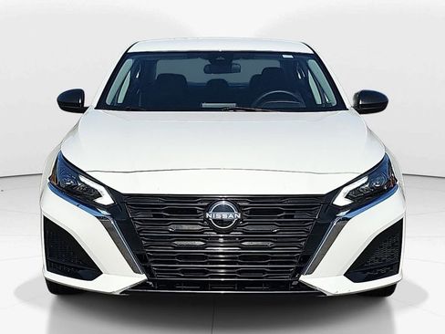 Used 2025 Nissan Altima 2.5 SV image 11