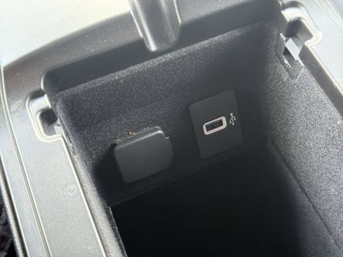 Used 2019 Lincoln Nautilus Select AWD/4WD image 32