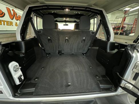 Used 2019 Jeep Wrangler Unlimited Sport S image 26
