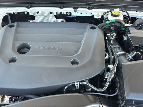 Certified 2026 Volvo XC40 B5 Plus AWD/4WD image 32