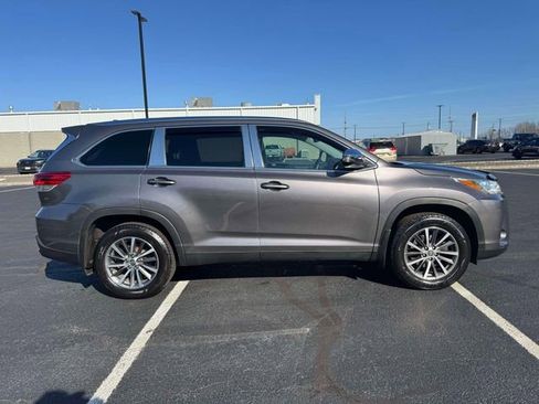 Used 2019 Toyota Highlander XLE image 6