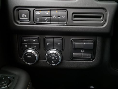 Used 2022 GMC Yukon XL AT4 w/ Max Trailering Package image 27