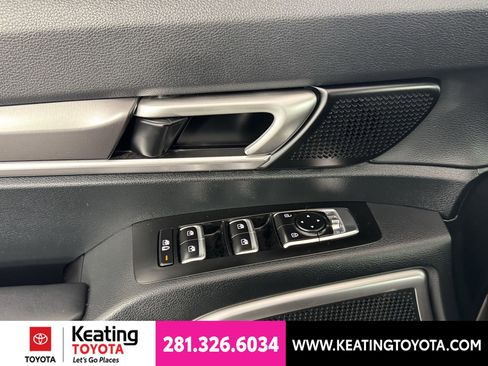 Used 2025 Kia Telluride S FWD image 11
