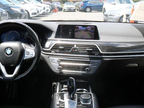 Used 2019 BMW 740i w/ M Sport Package RWD image 20