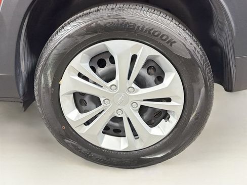 Used 2024 Chevrolet Trax LS FWD image 32