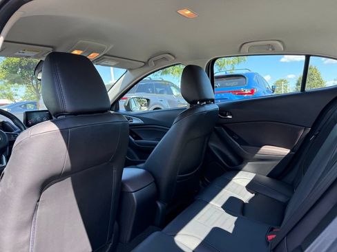 Used 2018 MAZDA MAZDA3 Touring FWD image 17