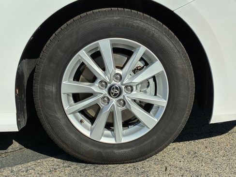 Used 2025 Toyota Camry LE image 28