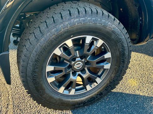 Used 2018 Nissan Titan PRO-4X w/ Pro-4x Convenience Package image 10